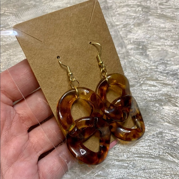 Handcrafted Acrylic Chain link Earrings - Picture 5 of 5